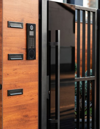 intercom-main-gate-residential-building_1059x1588